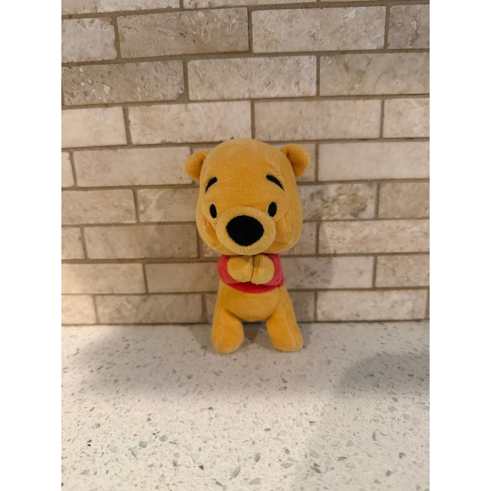 Disney Parks 2024 Winnie Pooh Magnet Hands Plush Toy